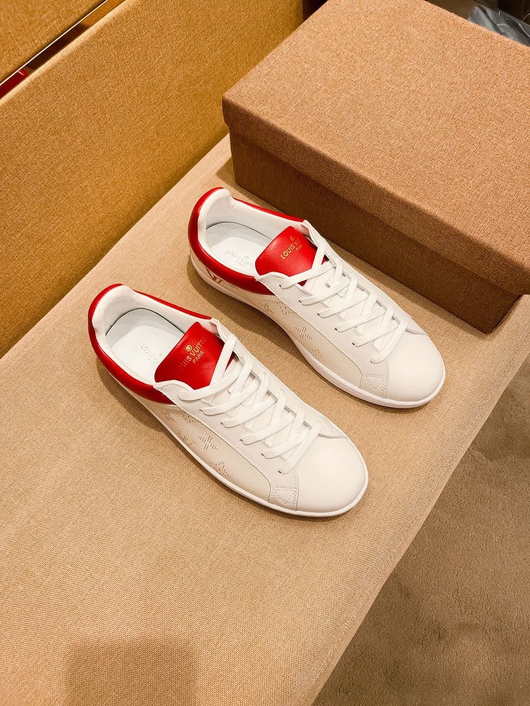 Men's shoes💰 380💰🔥[LV]🔥Louis Vuitton, high-end men's shoes brand, official website 1:1 latest masterpiece: the upper is made of Italian imported first-layer cowhide with a comfortable and breathable lining➕original non-slip and wear-resistant outsole🔥, making walking more convenient and comfortable! An exclusive new model, a stunning work, a beautiful 1:1 replica [color] compared to the official quality! Create a fashionable personality to set off your uniqueness! A must-have for trendy men! Classic🔥Size: 38-44 Color: 🔥Multiple colors available🔥